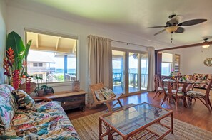 Condo, Multiple Beds, Hot Tub, Ocean View (J3) | Living area