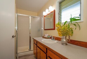Bathroom - Alii Kai 1201 (Princeville)