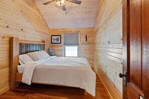 8 bedrooms, iron/ironing board, WiFi, bed sheets