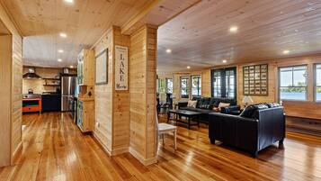 المنشأة من الداخل