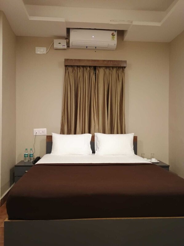 Standard Double Room, City View | Free WiFi, bed sheets