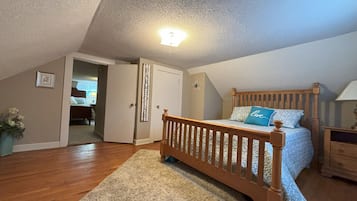 3 bedrooms, desk, iron/ironing board, WiFi