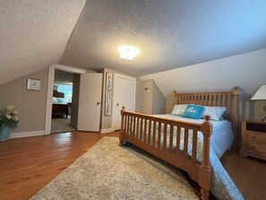 3 bedrooms, desk, iron/ironing board, WiFi