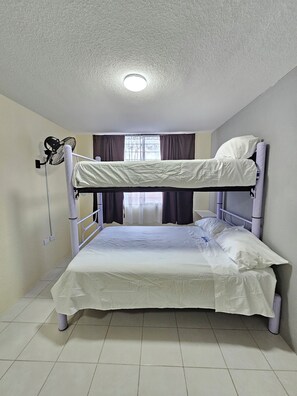 4 bedrooms, iron/ironing board, WiFi