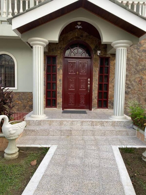 Exterior detail - La - China (El Progreso)