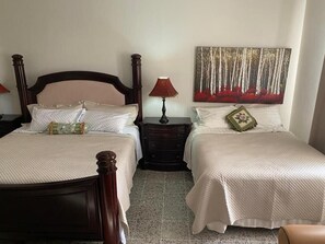 3 habitaciones, tabla de planchar con plancha y wifi gratis 