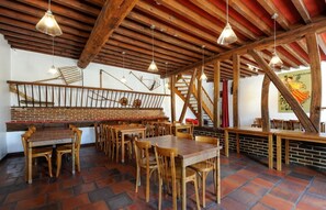 Dining - Group Gîte - 69 people (MERY SUR SEINE)