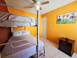 2 bedrooms, iron/ironing board, WiFi