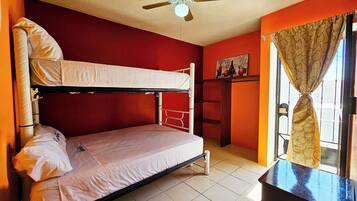 2 bedrooms, iron/ironing board, WiFi