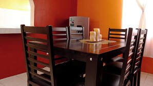 Dining - Cozy 2 Bedroom Home Only 9 Minutes from Downtown (Tehuacán)
