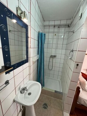 Bathroom - Lagos Central Hostel (Lagos)