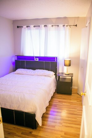 3 chambres, fer et planche à repasser, Wi-Fi, draps fournis