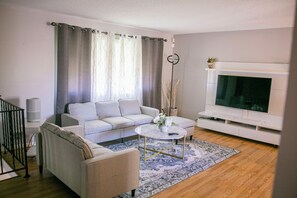 Offices - Charming 3-bedroom house in amazing Minneapolis with AC, WiFi (Minneapolis)