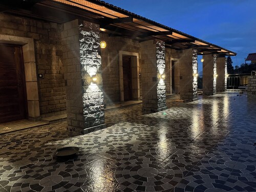 Kodaikanal Resort with mountain stay