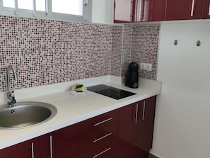 Frigorifero, microonde, forno, macchina per tè/caffè