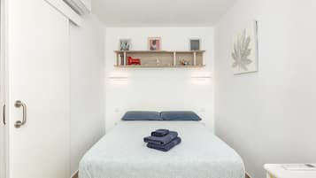 1 slaapkamer, een strijkplank/strijkijzer, internet, beddengoed