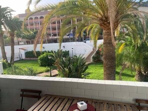 Outdoor dining - 1-bedroom apartment close to Yumbo (Playa del Inglés)