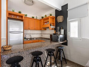 Frigorifero, microonde, forno, macchina per tè/caffè