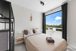 4 bedrooms, WiFi, bed sheets - 'The Grand' apartment, Jan Sofat, Apartment for 8 people near Jan Thiel on a luxury resort (Willemstad)