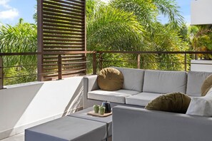 Property grounds - 'The Grand' apartment, Jan Sofat, Apartment for 8 people near Jan Thiel on a luxury resort (Willemstad)