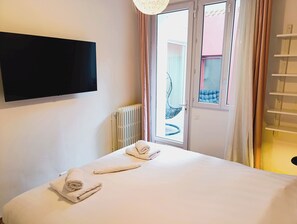 2 sovrum, skrivbord, strykjärn/strykbräda och gratis wi-fi