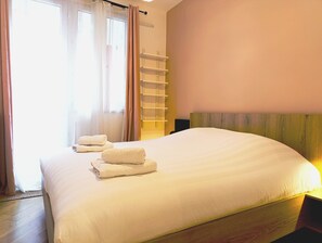 2 bedrooms, desk, iron/ironing board, free WiFi - 100sqm of design close to Palais/Beach/Restaurants (Cannes)