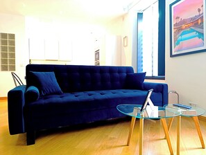 Smart TV, books - 100sqm of design close to Palais/Beach/Restaurants (Cannes)