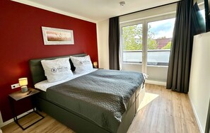 3 bedrooms, desk, iron/ironing board, WiFi