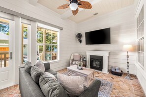 Télévision, cheminée