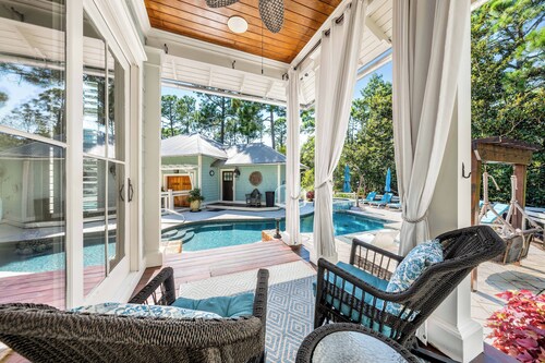 Summer never ends at Endless Summer/ Large Private Pool/ Spa / Outdoor Fireplace