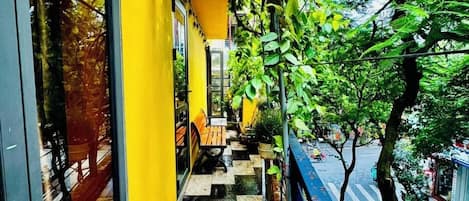 Phòng tập thể cơ bản, ban công, quang cảnh thành phố | Ban công
