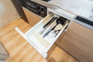 Fridge, microwave, stovetop, electric kettle - UNIFY 203 (Sapporo)