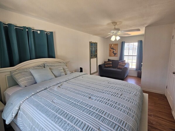 1 habitación, tabla de planchar con plancha, wifi y ropa de cama 