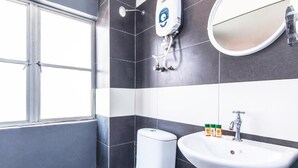 A modern bathroom with a toilet, bidet, and sink. - Hotel Tudor Cameron Highland (Brinchang)
