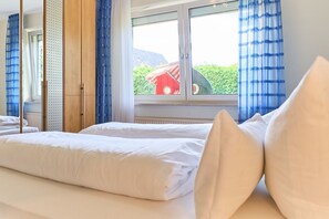 1 bedroom, iron/ironing board, WiFi