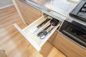 Kühlschrank, Mikrowelle, Herdplatte, Toaster