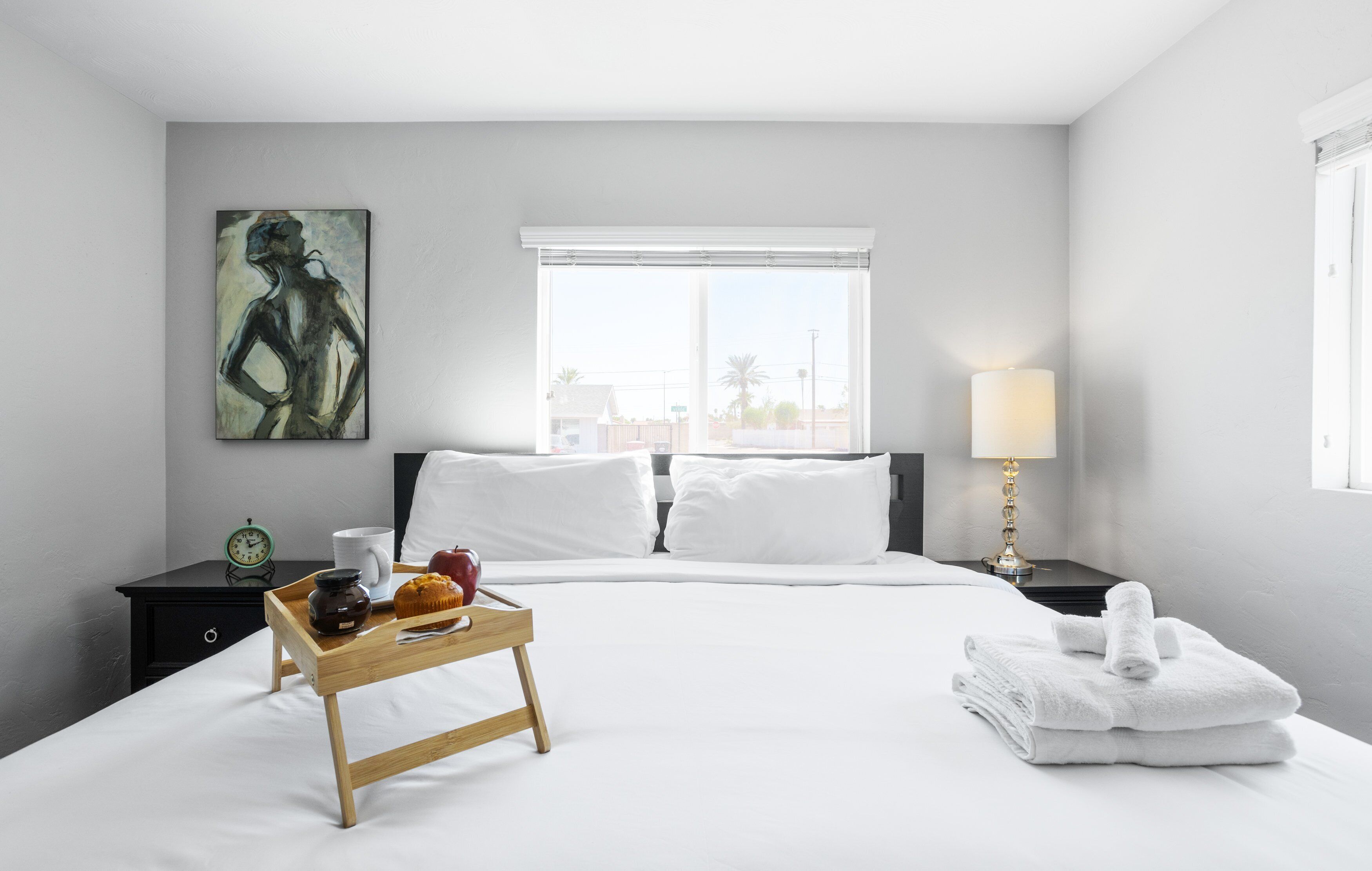 3 habitaciones, tabla de planchar con plancha y cuna de viaje 