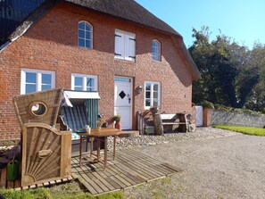 Exterior - Apartment 'Benninghusum' with Shared Garden and Wi-Fi (Emmelsbüll-Horsbüll)