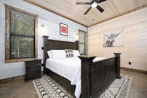 5 bedrooms, iron/ironing board, travel cot, free WiFi - Luxury Cabin*Hot Tub*Fire Pit*Game Room*Arcade (Broken Bow)
