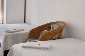 2 bedrooms, iron/ironing board, free WiFi, bed sheets - Apartment 'Ferienwohnung Nr 1' with Shared Terrace, Shared Garden and Wi-Fi (Lychen)