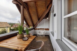 Outdoor dining - Apartment 'Ferienwohnung Holzapfel' with Balcony and Wi-Fi (Dunningen)