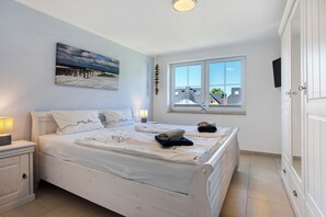 3 bedrooms, free WiFi, bed sheets - Holiday Home 'Ferienhaus Strandperle' with Private Terrace, Private Garden and Wi-Fi (Ostseebad Zingst)