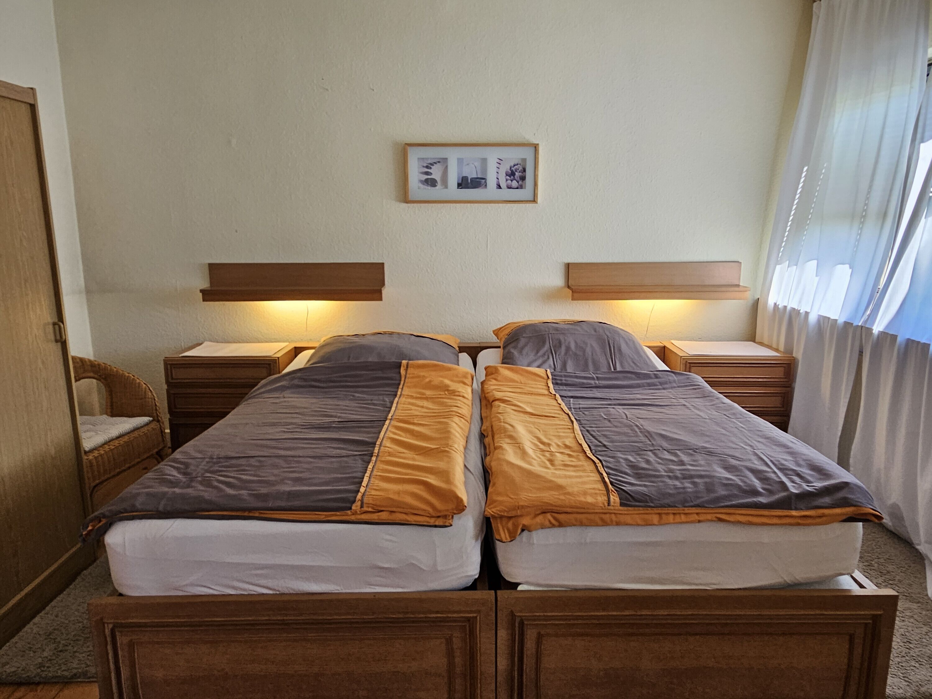 1 bedroom, bed sheets