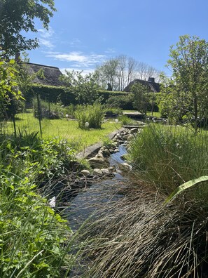 Property grounds - Apartment 'Alte Schule' with Shared Garden, Terrace and Wi-Fi (West-Bargum)