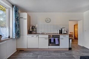 Refrigerador, horno, placa de cocina, lavavajillas