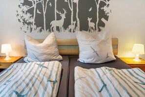 2 bedrooms, free WiFi, bed sheets - Bright Apartment in the Five Lakes Region (Fünfseen Ot Petersdorf)