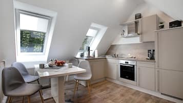 Køleskab, mikrobølgeovn, ovn, kogeplade