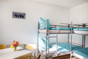 1 bedroom, free WiFi, bed sheets