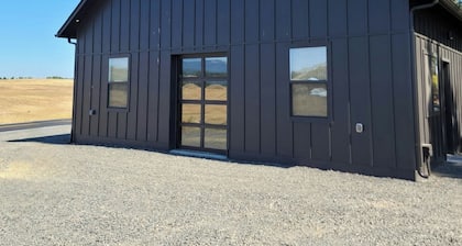 Brand New Luxury Barndominium close to Lake Coeur d'Alene Sun Up Bay