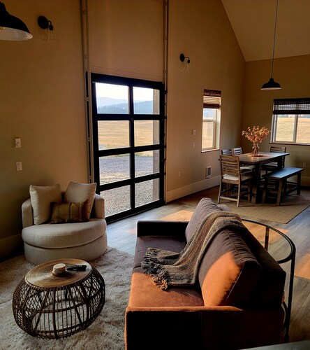 Brand New Luxury Barndominium close to Lake Coeur d'Alene Sun Up Bay